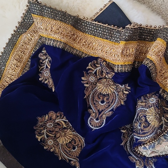 DESIGNER Rose gold & pearl Lace & Velvet embroidered half & half saree W/ Blouse - Picture 8 of 16